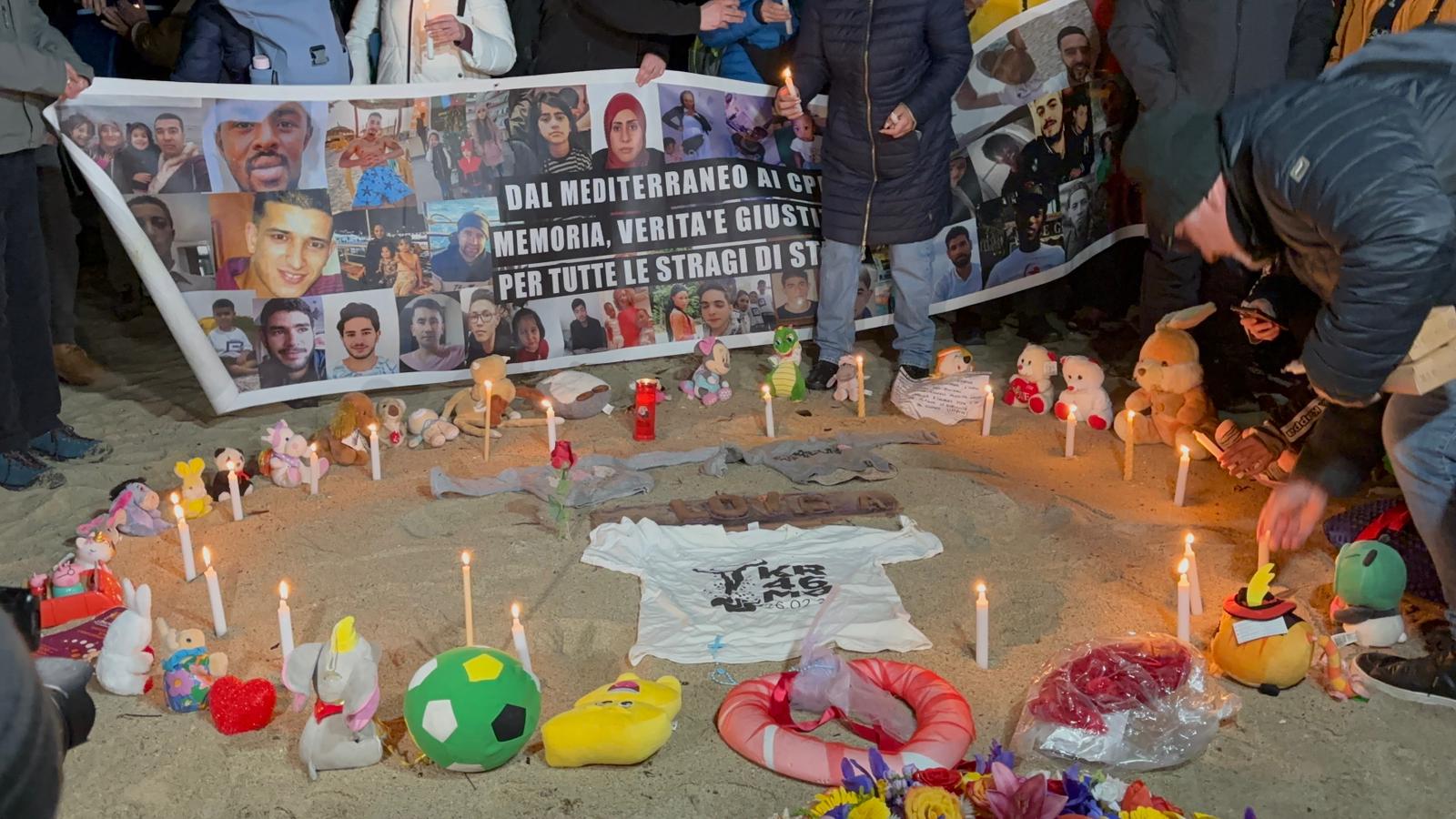 La veglia in ricordo del naufragio di Cutro